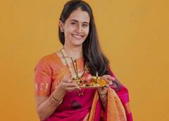 Worship Rules : महिलांनी देवपूजा करताना कोणत्या गोष्टींची काळजी घ्यावी? 'या' चुका केल्यास होत नाही देवाची कृपा