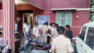 போலீசார் கண் முன்னே 3 பேருக்கு கத்திக்குத்து... போடியில் பரபரப்பு
