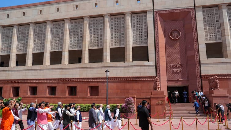 Rajya Sabha 10 Seats vacant due to members get elected to lok sabha know equations लोकसभा चुनाव जीते सांसद तो खाली हो गईं राज्यसभा की 10 सीटें, जानें पूरा सियासी गणित