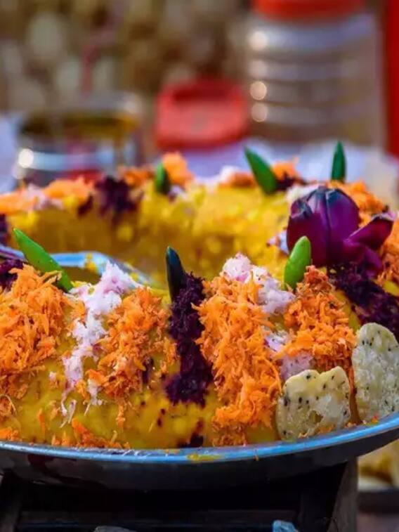 दिल्ली के चांदनी चौक की इन गलियों में मिलता है 100 रुपये में भर पेट खाना