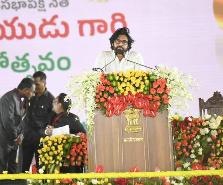 రాష్ట్ర మంత్రిగా జనసేన అధినేత పవన్ కల్యాణ్ ప్రమాణస్వీకారం చేశారు. ఈ సందర్భంగా అభిమానులు, కూటమి శ్రేణుల నినాదాలతో సభ మార్మోగిపోయింది.
