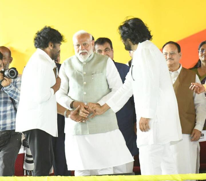 విజయవాడలో చంద్రబాబు ప్రమాణ స్వీకార కార్యక్రమం వైభవంగా ముగిసింది. ఇదే వేదికపై నుంచి పవన్ కల్యాణ్ తో పాటుగా మొత్తం 24 మంది మంత్రులు ప్రమాణ స్వీకారం చేశారు.