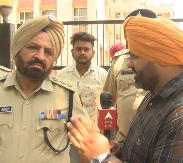 ਚੰਡੀਗੜ੍ਹ ਦੇ ਸੈਕਟਰ 32 ਦੇ ਵਿੱਚ ਮੌਜੂਦ ਮੈਂਟਲ ਹੈਲਥ ਇੰਸਟੀਚਿਊਟ ਅਤੇ ਹਸਪਤਾਲ ਨੂੰ ਬੰਬ ਨਾਲ ਉਡਾਉਣ ਦੀ ਧਮਕੀ ਭਰੀ ਈਮੇਲ ਆਈ ਜਿਸ ਤੋਂ ਬਾਅਦ ਚੰਡੀਗੜ੍ਹ ਪੁਲਿਸ ਅਤੇ ਪ੍ਰਸ਼ਾਸਨ ਹਰਕਤ ਵਿੱਚ ਆਇਆ ਅਤੇ ਮੌਕੇ ਤੇ ਪਹੁੰਚ ਕੇ ਤੁਰੰਤ ਜਾਂਚ ਸ਼ੁਰੂ ਕੀਤੀ। ਇਸ ਦੌਰਾਨ ਬੰਬ ਡਿਸਪੋਜਲ ਸਕੁਐਡ ਟੀਮ ਵੀ ਮੌਕੇ ਤੇ ਪਹੁੰਚੀਆਂ ਅਤੇ ਡੋਗ ਸਕੁਐਡ ਟੀਮ ਵੀ ਮੌਕੇ ਤੇ ਪਹੁੰਚੀਆਂ ।