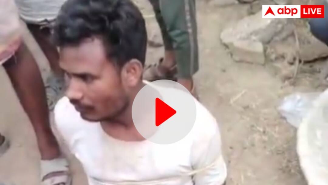 Watch: सिंगरौली में रस्सी से हाथ पैर बांधकर दो युवकों की पिटाई, चोरी के शक में दी तालिबानी सजा Singrauli two youths beaten up by tying hands and feet with rope mp video viral ANN Watch: सिंगरौली में रस्सी से हाथ पैर बांधकर दो युवकों की पिटाई, चोरी के शक में दी तालिबानी सजा