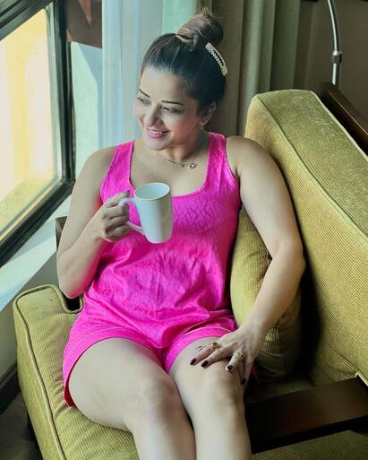 Monalisa Instagram Photos: ભોજપુરી અભિનેત્રી મોનાલિસાની ગણતરી ઈન્ડસ્ટ્રીની ટોચની અભિનેત્રીઓમાં થાય છે. તે પોતાના ગ્લેમરસ લુકને કારણે હંમેશા લાઈમલાઈટમાં રહે છે.