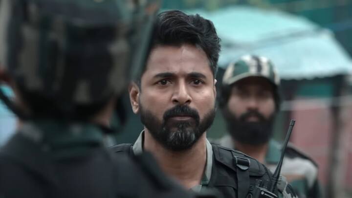 பா ரஞ்சித் இயக்கியுள்ள தங்கலான் படத்தின் ஃபர்ஸ்ட் சிங்கிளை முடித்துவிட்டதாகவும், அமரன் படத்தின் ஃபர்ஸ்ட் சிங்களின் ஒப்பந்தத்திற்காக காத்திருக்கிறேன் என்று இசையமைப்பாளர் ஜி வி பிரகாஷ் தெரிவித்துள்ளார்
