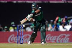 Suryakumar Yadav : सूर्यकुमार यादवचं टी20  क्रिकेटचा बॉस, आयसीसी रँकिंगमध्ये अव्वल स्थानी कायम, बाबर कितव्या स्थानी?