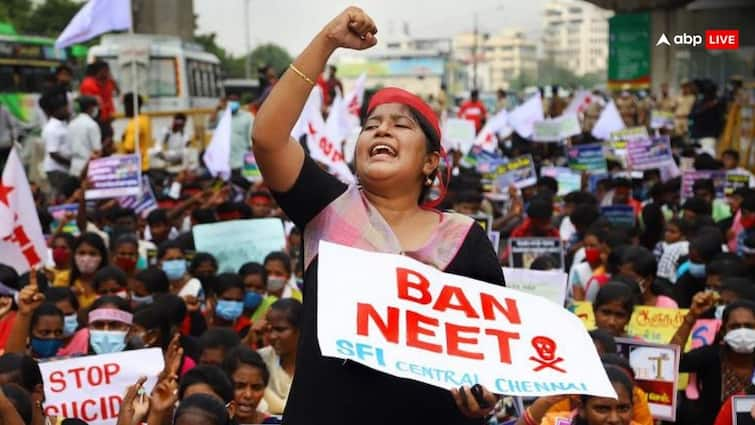 NEET Exam Controversy Supreme Court Denie to cancelled Result parents and students protesting NEET Controversy: सुप्रीम कोर्ट ने नहीं लगाई रिजल्ट पर रोक, पशोपेश में लाखों स्टूडेंट्स, जानिए क्या है पूरा NEET परीक्षा विवाद