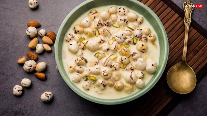 Makhana Kheer Recipe:  अधिकतर लोग गर्मी के मौसम में कुछ हल्का और ऐसा खानपान पसंद करते हैं, जो सेहत के लिए काफी लाभदायक हो, ऐसे में आप मखाने की खीर ट्राई कर सकते हैं.