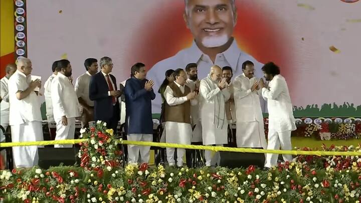 BJP leaders greet TDP chief N. Chandrababu Naidu after his oath. (Photo: YouTube/Narendra Modi)