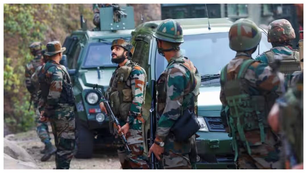 Kathua Terror Attack: 'आगे आतंकवादी हैं...',बच्चों ने रोका और फिर मास्क लगाए दहशतगर्दों से हुई मुलाकात, आतंक की पूरी कहानी चश्मदीद की जुबानी Kathua Encounter man claimed to have talked with two terrorists Jammu Kashmir Kathua Terror Attack: 'आगे आतंकवादी हैं...',बच्चों ने रोका और फिर मास्क लगाए दहशतगर्दों से हुई मुलाकात, आतंक की पूरी कहानी चश्मदीद की जुबानी