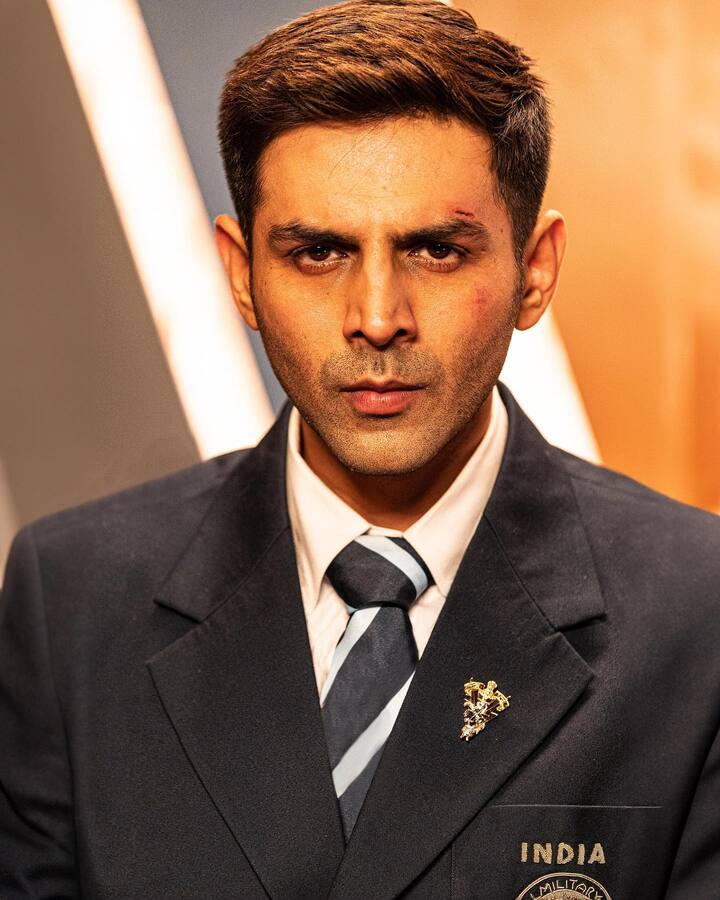 कार्तिक आर्यन की इस फिल्म का दर्शकों को बेसब्री से इंतजार हैं. फिल्म का इंतजार कर रहे फैंस का इंतजार खत्म होने को है. इसकी रिलीज से पहले इसकी कास्ट को मिलने वाली फीस की जानकरी भी सामने आ चुकी हैं. आपको बताते हैं कि कार्तिक आर्यन सहित अन्य सेलेब्स ने 'चंदू चैंपियन' के लिए कितना चार्ज किया है.