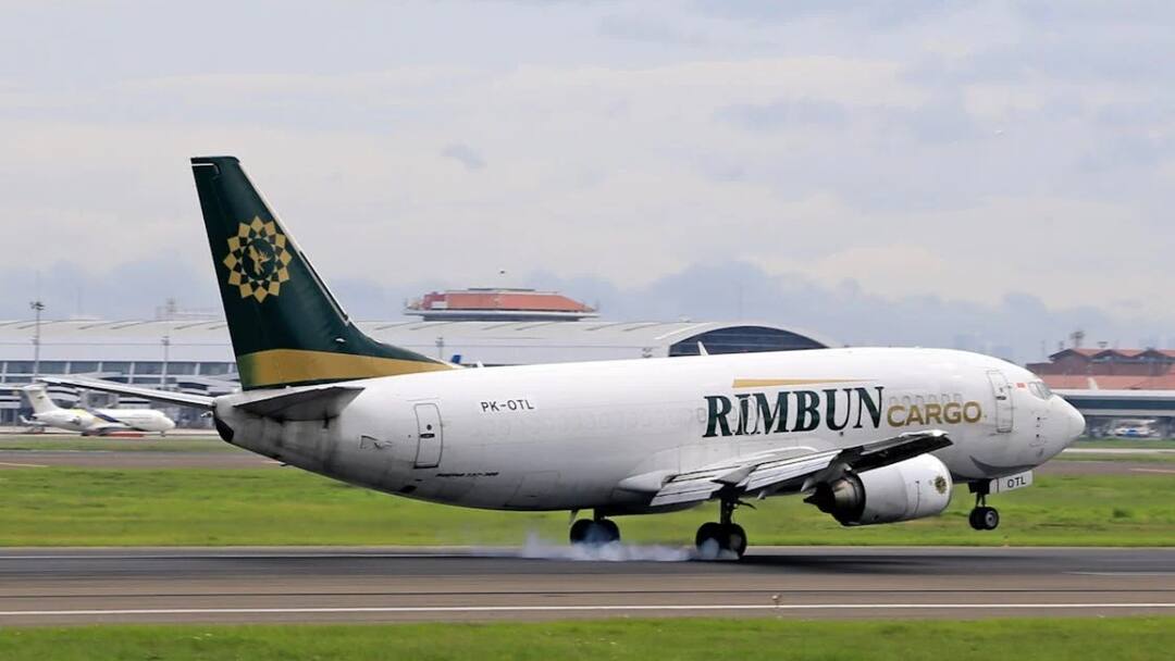 Flight: क्या फ्लाइट में होता है इमरजेंसी ब्रेक, आपातकाल स्थिति में कैसे रुकता है प्लेन When is emergency brake used in flight know how the brake works of plane Flight: क्या फ्लाइट में होता है इमरजेंसी ब्रेक, आपातकाल स्थिति में कैसे रुकता है प्लेन