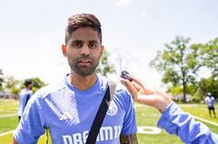 Suryakumar Yadav : सूर्यकुमार यादवचं टी20  क्रिकेटचा बॉस, आयसीसी रँकिंगमध्ये अव्वल स्थानी कायम, बाबर कितव्या स्थानी?