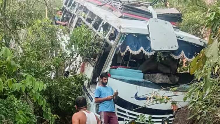 Reasi Bus Terror Attack Delhi Man dies and his Wife Critically injured during apprised in Jammu Terror attack Reasi Terror Attack: जम्मू आतंकी हमले में दिल्ली के युवक की मौत, गोलीबारी होते ही लोगों को कर रहा था आगाह