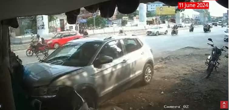 Pimpri chinchwad accident cctv video viral pune police case registered against car driver marathi news   Pimpri Chinchwad Accident : पिंपरी अपघाताचा CCTV समोर येताच पोलिसांना जाग, आता गुन्हा दाखल, पोलिसांच्या कार्यतत्परतेवर शंका 