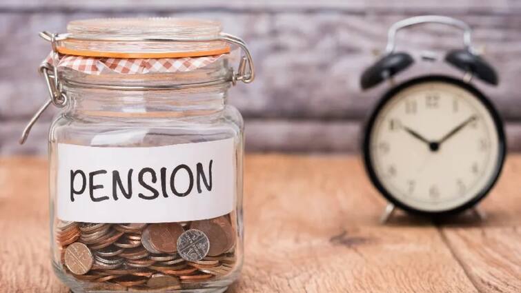 OPS Vs NPS Modi government may add guaranteed pension feature with NPS OPS Vs NPS: ત્રીજા કાર્યકાળમાં મોટા ફેરફારની તૈયારીમાં મોદી સરકાર, NPSમાં મળશે આવી ગેરન્ટી!