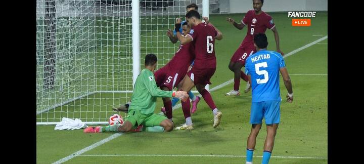 मॅच रेफरीने दिलेल्या या वादग्रस्त निर्णयामुळे सोशल मीडियावार वादाला तोंड फुटलं आहे. फुटबॉल चाहत्यांनी या निर्णयाविरुद्ध जाहीर नाराजी व्यक्त केली आहे.