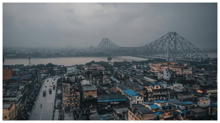 Kolkata Tourism: कोलकाता के आसपास रहते हैं और आपके पास एक दिन की छुट्टी है तो आप घूमने के लिए इन पॉइंट्स पर जा सकती हैं.