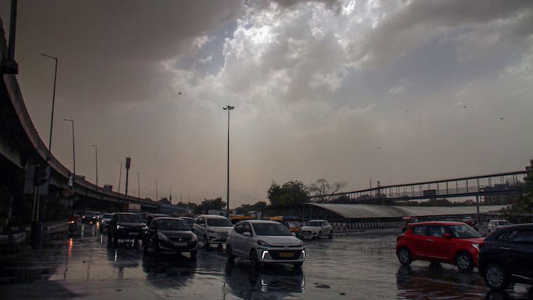 Delhi Rain People NCR Get Respite From Heatwave As IMD Predicts Rainfall On Friday Delhiites To Get Respite From Heatwave As IMD Predicts Rainfall On This Day