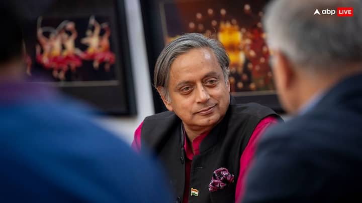68 साल के शशि थरूर दक्षिण भारत में केरल के तिरुवनंतपुरम से कांग्रेस के सांसद हैं. वह इसके अलावा ऑल इंडिया प्रोफेशनल्स कांग्रेस के संस्थापक हैं. 25 से अधिक किताबें लिख चुके शशि थरूर संयुक्त राष्ट्र में अंडर सेक्रेट्री जनरल भी रह चुके हैं.