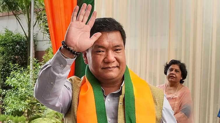 Pema Khandu Takes Oath as Arunachal Pradesh Chief Minister for third time Pema Khandu Oath Ceremony: అరుణాచల్ ముఖ్యమంత్రిగా పేమా ఖండు ప్రమాణ స్వీకారం, వరుసగా మూడోసారి బాధ్యతలు