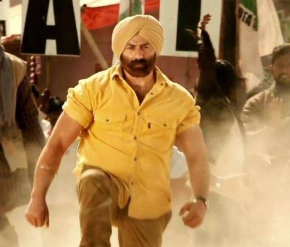 सनी देओल की आने वाली फिल्मों में 'बॉर्डर 2' भी है जिसकी अनाउंसमेंट कर दी गई है. सनी देओल ने इसकी अनाउंसमेंट की और बताया जा रहा है कि इसी साल इस फिल्म की शूटिंग शुरू होगी.