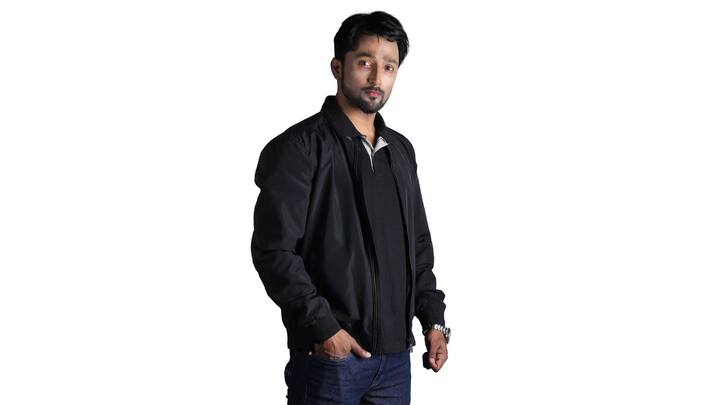 এই গল্পে হাজির হয় এমন অনেক চরিত্র যাদের উপস্থিতি আরও জটিল করে তোলে রহস্যকে। মৃত্যুরহস্য, খুন আরও অনেক কিছু জড়িয়ে নতুন এই গল্প মিল্কশেক মার্ডারস'