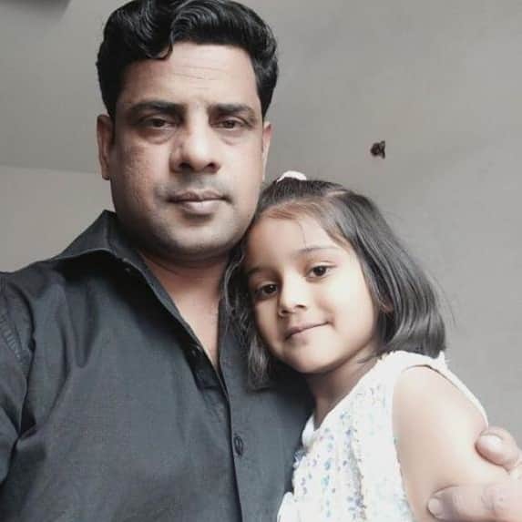 मौके पर एडिशनल कमिश्नर दिनेश कुमार पी घटनाक्रम पर पहुंचे. उन्होंने बताया की पुलिस को सूचना मिली इस मकान में 7 लोग मौजूद थे जिसमें एक महिला और बच्चे को अस्पताल में भर्ती कराया है.  इस हादसे में 5 लोगों की मौत हो गई है जिसमे बड़े भी है बच्चे भी है.