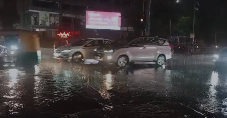 Ahmedabad Rain: અમદાવાદ શહેરમાં ભારે પવન સાથે વરસાદ શરુ Rain started in Ahmedabad city with heavy wind Ahmedabad Rain: અમદાવાદ શહેરમાં ભારે પવન સાથે વરસાદ શરુ