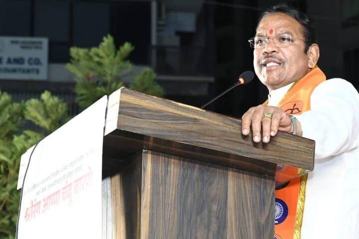 एकनाथ शिंदे यांच्या शिवसेनेच्या श्रीरंग बारणे यांनी मावळ लोकसभा मतदारसंघातून तिसऱ्यांदा विजय मिळवला आहे. मावळ लोकसभा मतदारसंघात त्यांनी शिवसेना ठाकरे गटाच्या संजोग वाघेरे यांचा पराभव केला.