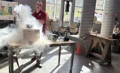 ਦੁਨੀਆ ਦੀ ਸਭ ਤੋਂ ਠੰਡੀ ਚੀਜ਼ ਕਿਹੜੀ, ਲੋਕ ਹੱਥ ਲਾਉਣ ਤੋਂ ਵੀ ਡਰਦੇ ?