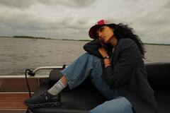 Sobhita Dhulipala Photos: ఒంటరిగా కూర్చుని ఆలోచనలో పడిన తెలుగమ్మాయ్ శోభిత ధూళిపాళ