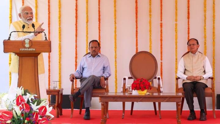 भारत के पांचवें राष्ट्रीय सुरक्षा सलाहकार के रूप में अजित डोभाल की नियुक्ति 30 मई 2014 को की गई. वह पिछले 10 सालों से इस पद पर बने हुए है. मोदी सरकार ने उनके कार्यकाल को तीसरी बार के लिए बढ़ा दिया है.