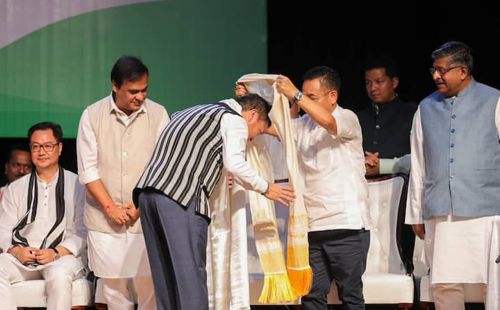 Sikkim CM Prem Singh Tamang felicitates Pema Khandu during the latter's swearing-in ceremony, in Itanagar. Union Minister Kiren Rijiju, Assam CM Himanta Biswa Sarma, and BJP MP Ravi Shankar Prasad are also seen. (Image Source: PTI)