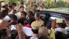 CM Chandrababu: సీఎం హోదాలో తొలిసారిగా చంద్రబాబు తిరుమల పర్యటన - కుటుంబ సమేతంగా శ్రీవారిని దర్శించుకున్న ముఖ్యమంత్రి