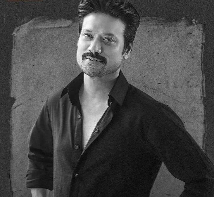 விக்னேஷ் சிவன், பிரதீப் ரங்கநாதனை வைத்து இயக்கி வரும் படம் லவ் இன்சூரன்ஸ் கார்ப்பரேஷன். இந்த படத்தில் எஸ் ஜே சூர்யா, கீர்த்தி ஷெட்டி, யோகி பாபு முன்னணி நடிகர்களாக நடித்து வருகின்றனர்.