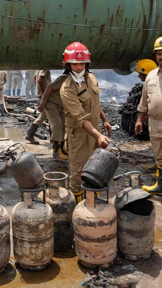 गैस सिलेंडर की कीमत में कितना होता है डिलीवरी चार्ज