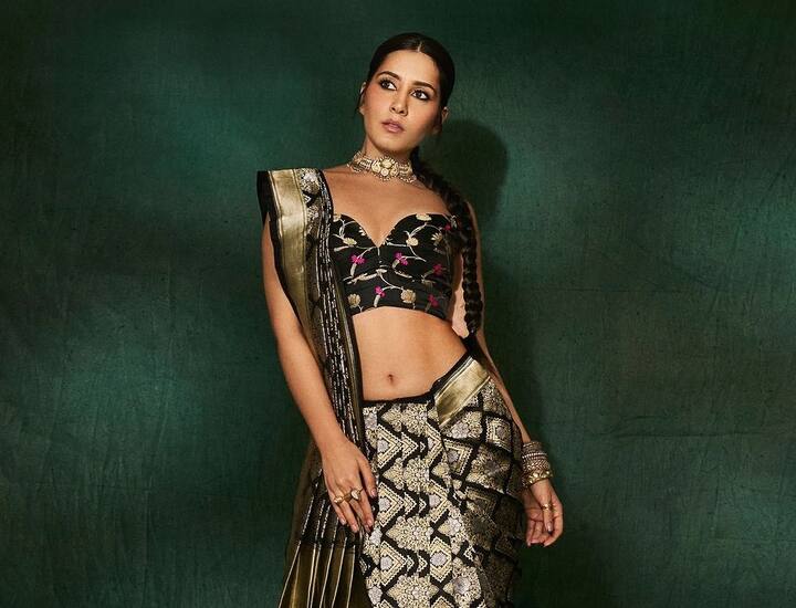தற்போது ராஷி கண்ணா நடித்த 'அரண்மனை 4' படத்திற்காக பாராட்டுகளை குவித்தார்.
