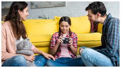 कम उम्र में ही बच्चों का बचपन छीन रहे हैं पेरेंट्स, कहीं आप भी तो नहीं कर रहे ऐसा?