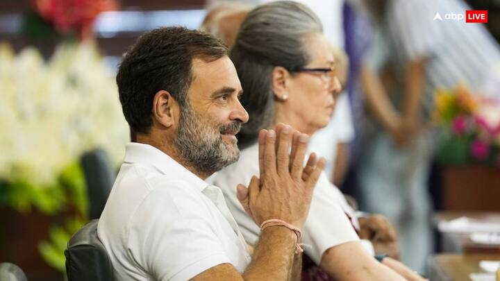 राजनीतिक विश्लेषक ने आगे बताया कि राहुल गांधी को पावर पूरी चाहिए लेकिन जिम्मेदारी शून्य रहनी चाहिए. पार्टी का प्रदर्शन अच्छा हो जाए तो राहुल गांधी आगे कर दिए जाते हैं और जब वह गड़बड़ा जाता है तब कांग्रेस अध्यक्ष (फिलहाल मल्लिकार्जुन खरगे) आगे कर दिए जाते हैं. यह नहीं चल सकता है. आपको जिम्मेदारी के साथ चलना होगा.