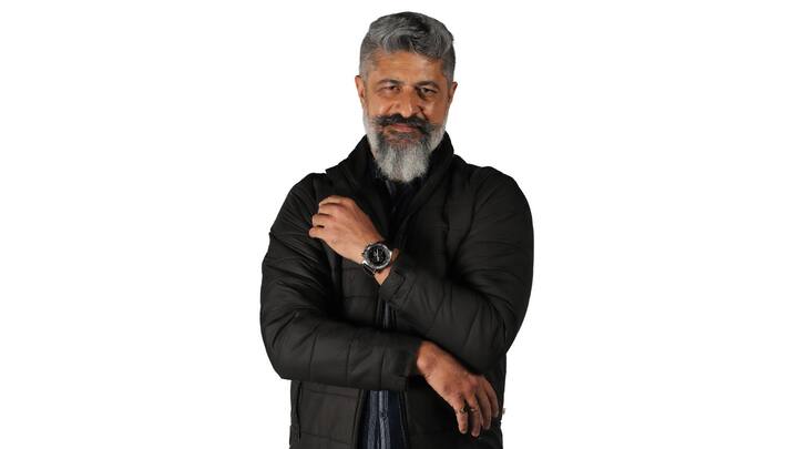 বারে বারে ব্যর্থ হওয়ার কারণে লেখক চলে যায় ফিফি দ্বীপে। উদ্দেশ্য, শহরের কোলাহল থেকে কিছুটা আালাদা রাখবে নিজেকে। তবে তা আর হল কই।