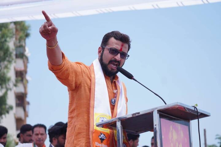 राष्ट्रवादी काँग्रेस पार्टी शरदचंद्र पवार पक्षाचे अमोल कोल्हे शिरुर लोकसभा मतदारसंघातून दुसऱ्यांदा विजयी झाले आहेत. अमोल कोल्हे यांनी राष्ट्रवादी काँग्रेसच्या शिवाजीराव आढळराव यांना पराभूत केलं.