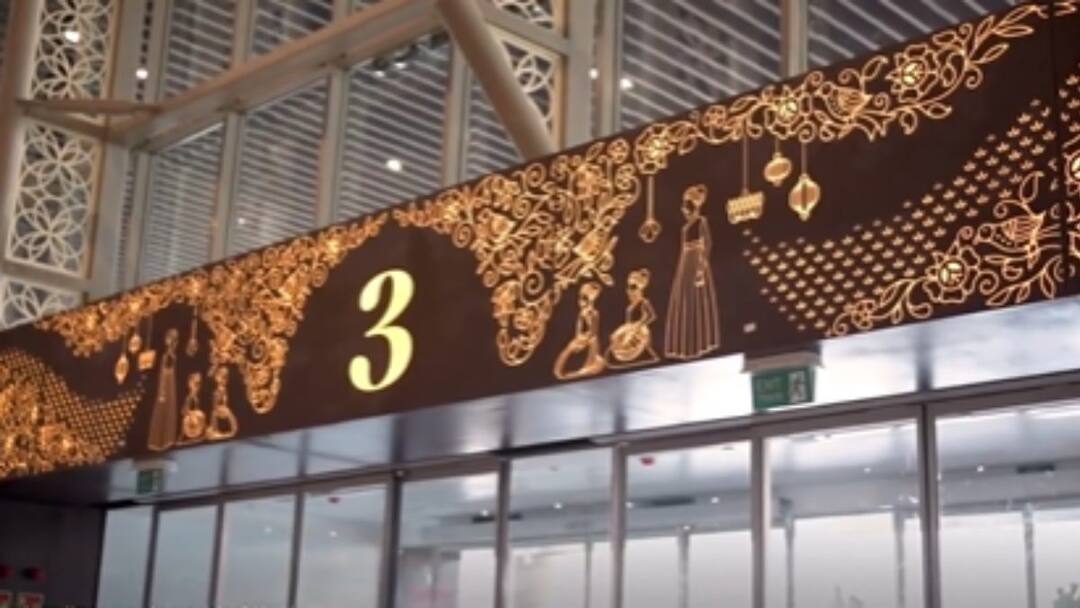 Lucknow Airport Terminal 1 and Terminal 3 Passengers are troubling at Chaudhary Charan Singh International Airport ann लखनऊ एयरपोर्ट पर टर्मिनल एक और टर्मिनल तीन के बीच भटक रहे यात्री, मिल रही तारीख पर तारीख