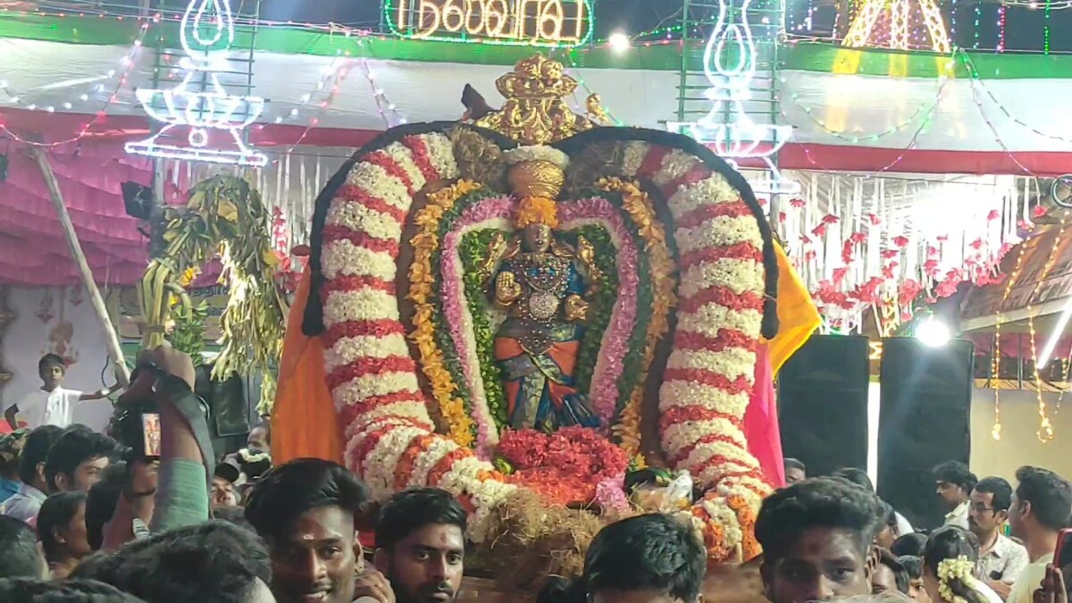 kanchipuram Adhi kamakshi Temple : சிம்ம வாகனத்தில் கம்பீரமாக பக்தர்களுக்கு காட்சியளித்த ஆதி காமாட்சி..! காஞ்சியில் குவிந்த பக்தர்கள்..!