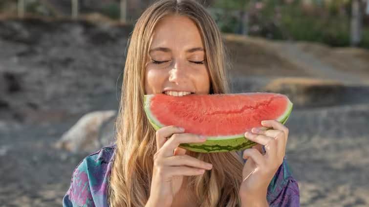 Is it good to eat watermelon during pregnancy? read full article in Gujarati શું ગર્ભાવસ્થા દરમિયાન તરબૂચ ખાવું સલામત છે? ખાવાથી શરીરની ગરમીતો નહીં વધી જાય...