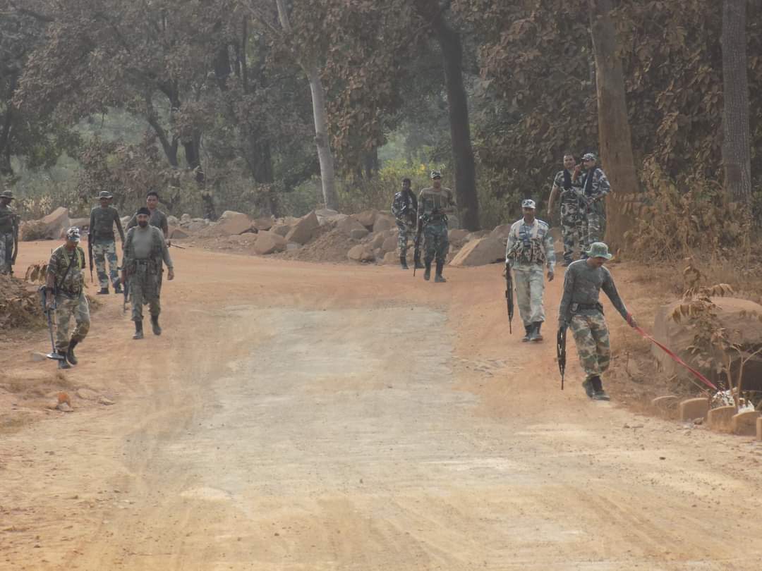 नक्सलगढ़ के इन गांवों तक पहुंचेगा विकास, 11 KM लंबी सड़क 3 साल में बनकर तैयार