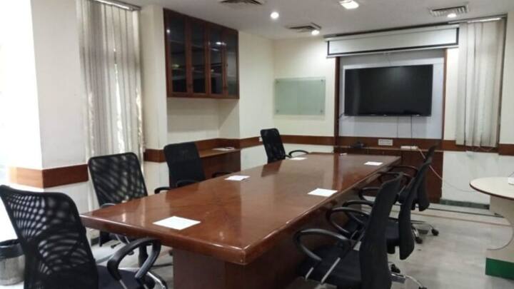 कई बार देखा गया है कि प्रॉपर्टी से जुड़े काम करवाना आसान नहीं होता. उसके लिए आपको दफ्तर में चक्कर काटने पड़ते हैं.