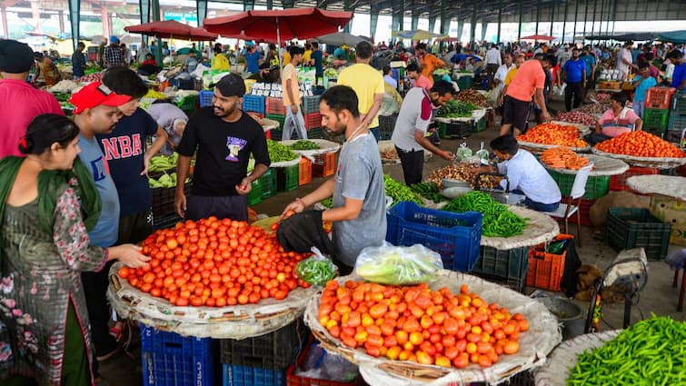 India's Wholesale Inflation WPI Inflation Rises To 15-Month High Of 2.61 Per Cent In May India's Wholesale Inflation Rises To 15-Month High Of 2.61 Per Cent In May