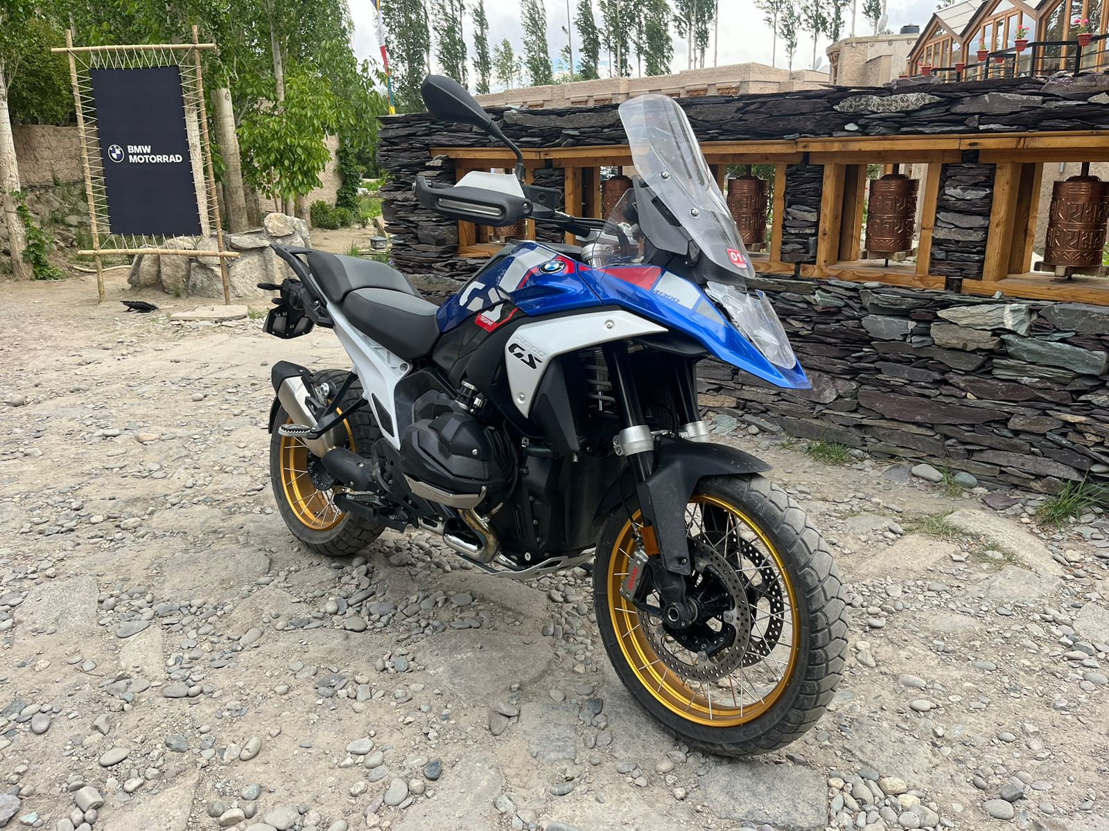 तस्वीरों में देखिए नई BMW R 1300 GS का फर्स्ट लुक रिव्यू, पहले से ज्यादा हल्की और पॉवरफुल